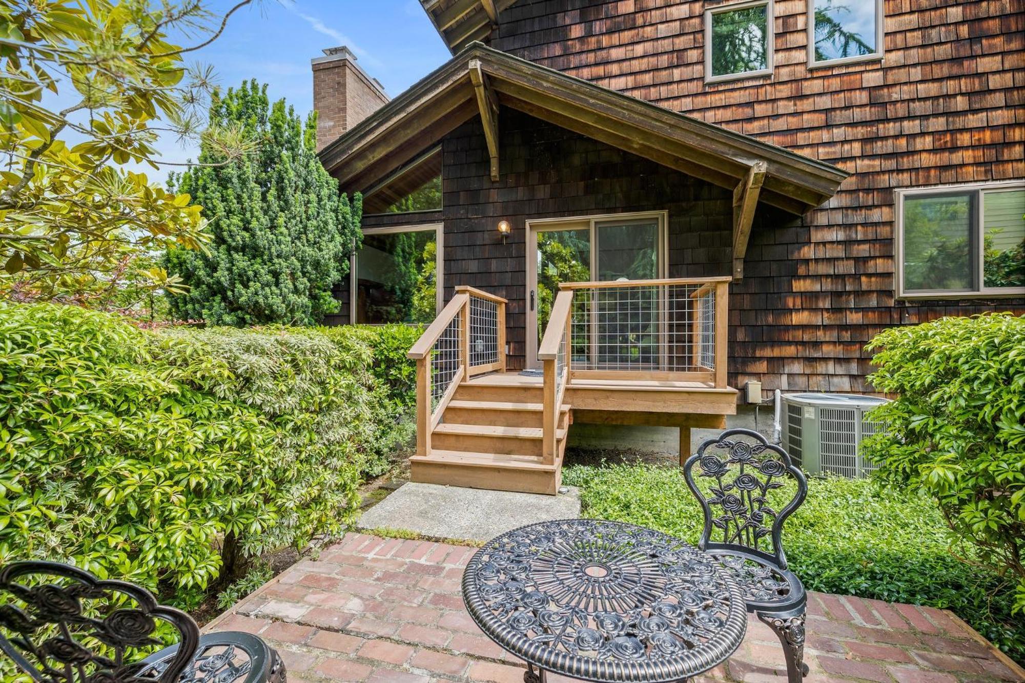 Caphill Charm Seattle