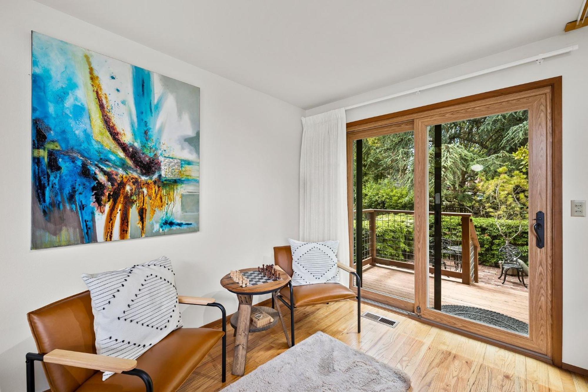 Caphill Charm Seattle